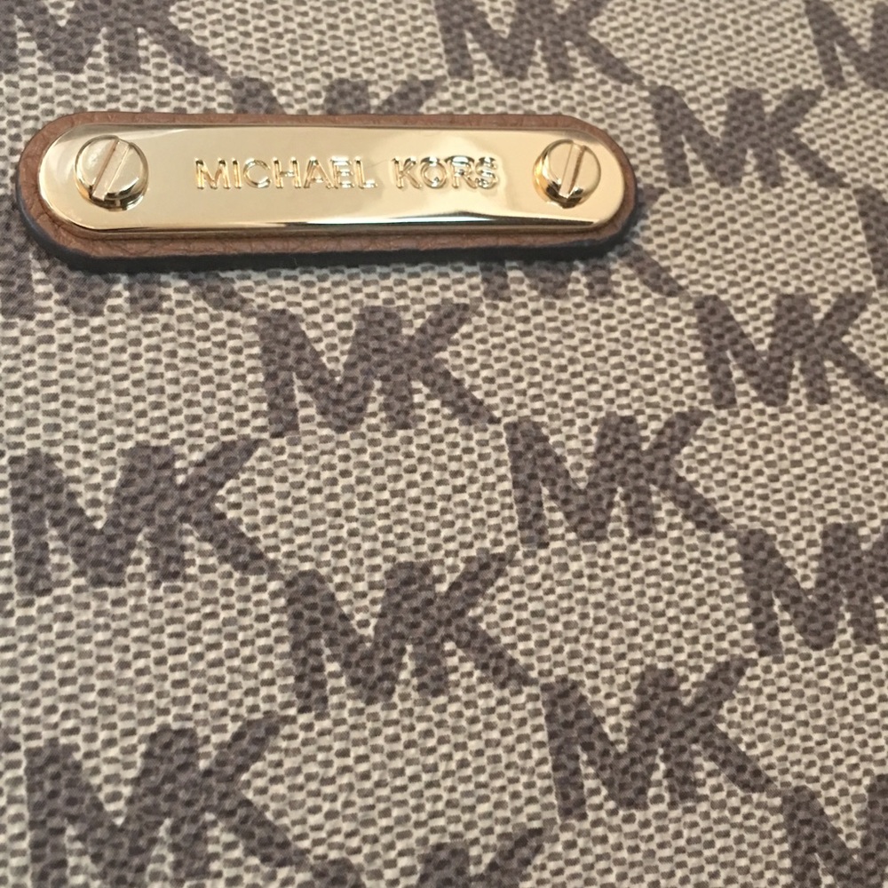 ⭐️LAST 1⭐️NWT Michael Kors Cindy LG Dome Crossbody - Picture 3 of 8